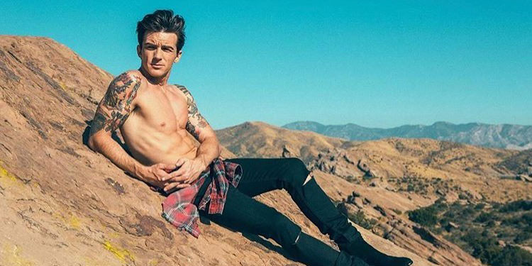 Crush Of The Day: Drake Bell Shows Off His Treasure Trail For Flaunt - Big Gay...